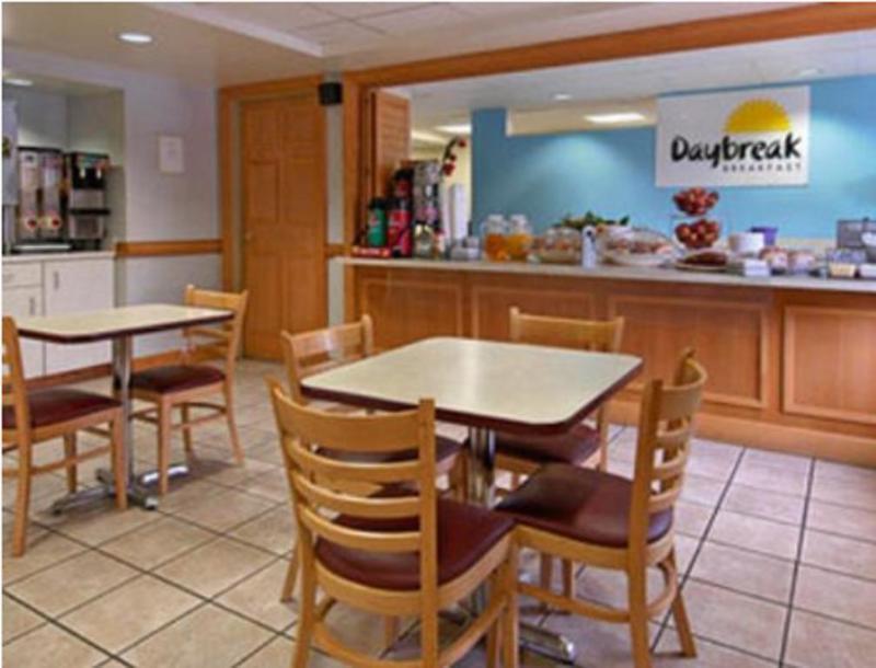 Days Inn By Wyndham Wilmington Brandywine Talleyville Bagian luar foto